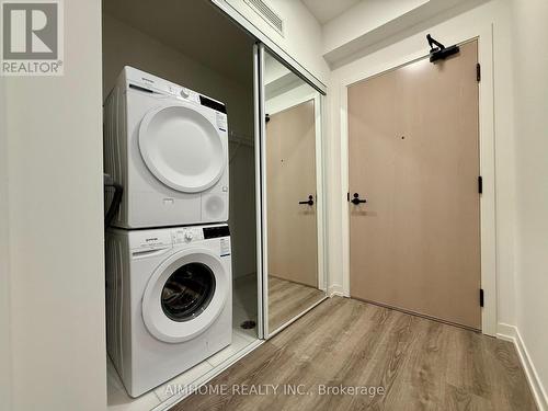 2909 - 8 Interchange Way, Vaughan, ON - Indoor Photo Showing Laundry Room