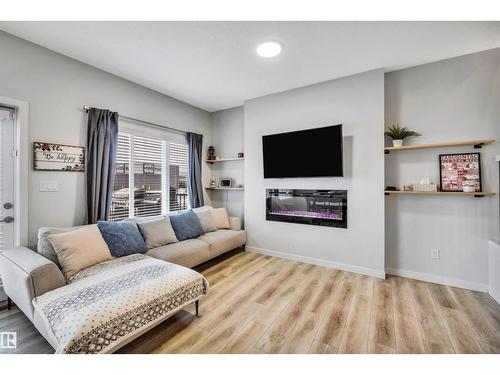 98 Kingsbury Ci, Spruce Grove, AB - Indoor Photo Showing Living Room With Fireplace