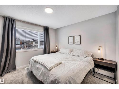 98 Kingsbury Ci, Spruce Grove, AB - Indoor Photo Showing Bedroom