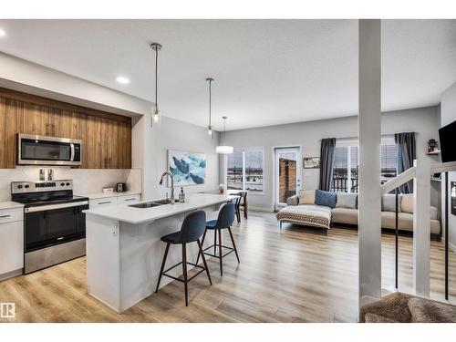 98 Kingsbury Ci, Spruce Grove, AB - Indoor Photo Showing Kitchen With Double Sink With Upgraded Kitchen