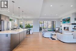 Beautiful open concept with elevated ceilings - 