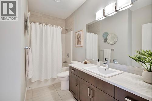 Lower level full bathroom - 2594 Crown Crest Drive, West Kelowna, BC - Indoor Photo Showing Bathroom