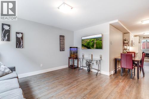 Suite Living room - 2594 Crown Crest Drive, West Kelowna, BC - Indoor Photo Showing Other Room