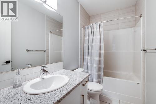Suite Bathroom - 2594 Crown Crest Drive, West Kelowna, BC - Indoor Photo Showing Bathroom
