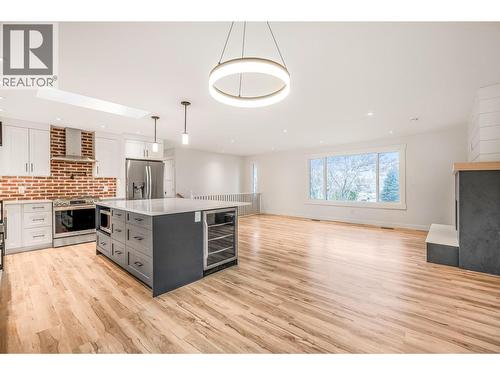 10010 Kel Win Road, Lake Country, BC - Indoor Photo Showing Kitchen With Upgraded Kitchen
