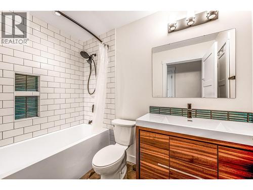 10010 Kel Win Road, Lake Country, BC - Indoor Photo Showing Bathroom