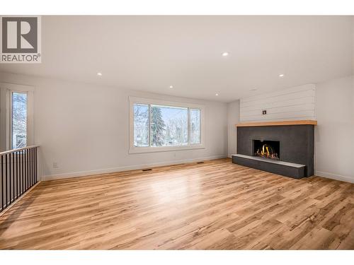 10010 Kel Win Road, Lake Country, BC - Indoor Photo Showing Living Room With Fireplace
