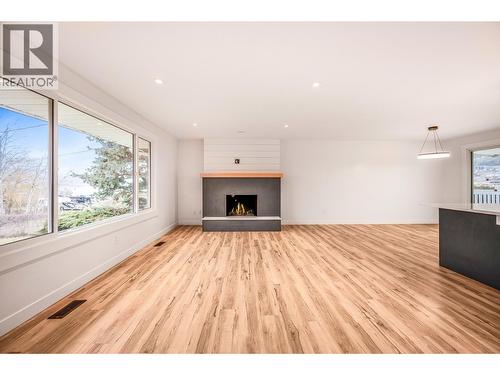 10010 Kel Win Road, Lake Country, BC - Indoor Photo Showing Living Room With Fireplace