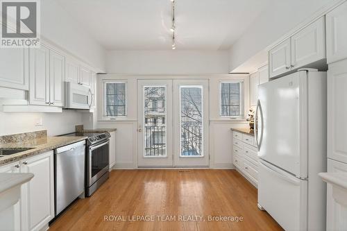 207 First Avenue, Ottawa, ON - Indoor Photo Showing Kitchen