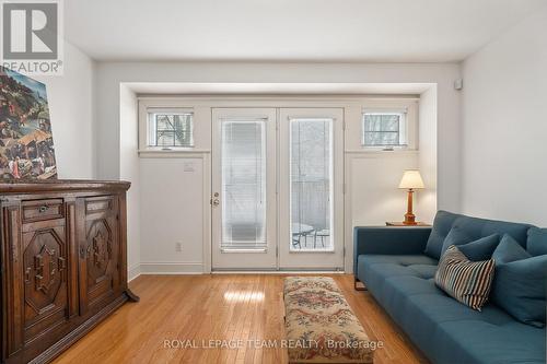 207 First Avenue, Ottawa, ON - Indoor Photo Showing Living Room