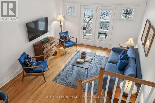 207 First Avenue, Ottawa, ON - Indoor Photo Showing Living Room