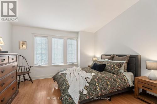 207 First Avenue, Ottawa, ON - Indoor Photo Showing Bedroom