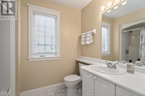 207 First Avenue, Ottawa, ON - Indoor Photo Showing Bathroom
