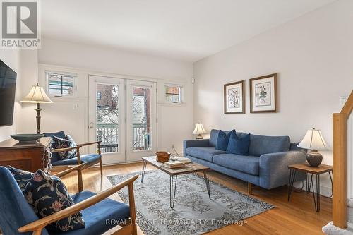 207 First Avenue, Ottawa, ON - Indoor Photo Showing Living Room