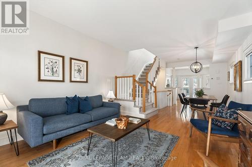207 First Avenue, Ottawa, ON - Indoor Photo Showing Living Room