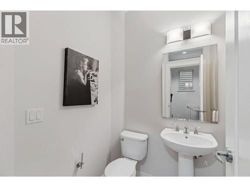 2 312 Casey Street, Coquitlam, BC - Indoor Photo Showing Bathroom