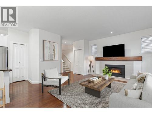 2 312 Casey Street, Coquitlam, BC - Indoor Photo Showing Living Room With Fireplace
