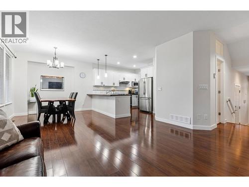 2 312 Casey Street, Coquitlam, BC - Indoor