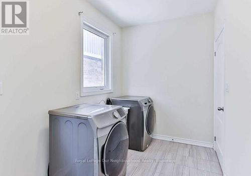 215 Northglen Boulevard, Clarington (Bowmanville), ON - Indoor Photo Showing Laundry Room