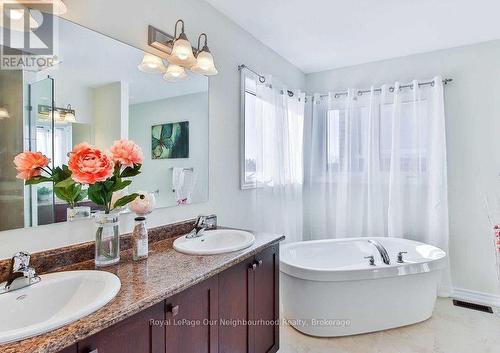 215 Northglen Boulevard, Clarington (Bowmanville), ON - Indoor Photo Showing Bathroom