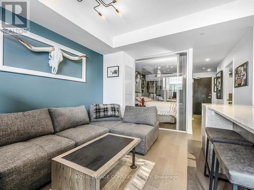 518 - 170 Sumach Street, Toronto, ON - Indoor Photo Showing Living Room
