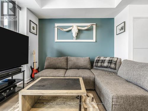 518 - 170 Sumach Street, Toronto, ON - Indoor Photo Showing Living Room
