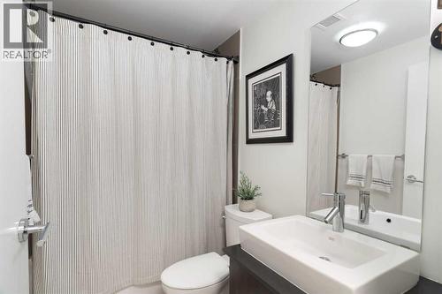 4 piece bath - 303, 550 Riverfront Avenue Se, Calgary, AB - Indoor Photo Showing Bathroom