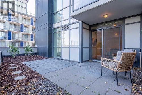 303, 550 Riverfront Avenue Se, Calgary, AB - Outdoor