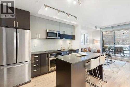 Kitchen - 303, 550 Riverfront Avenue Se, Calgary, AB - Indoor Photo Showing Kitchen With Stainless Steel Kitchen With Upgraded Kitchen