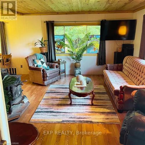 813016 East Back Line E, Grey Highlands, ON - Indoor Photo Showing Living Room