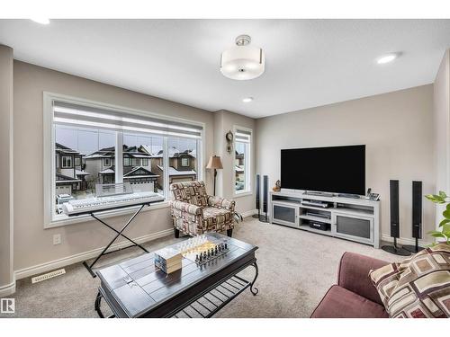 5512 Allbright Sq Sw, Edmonton, AB - Indoor Photo Showing Living Room