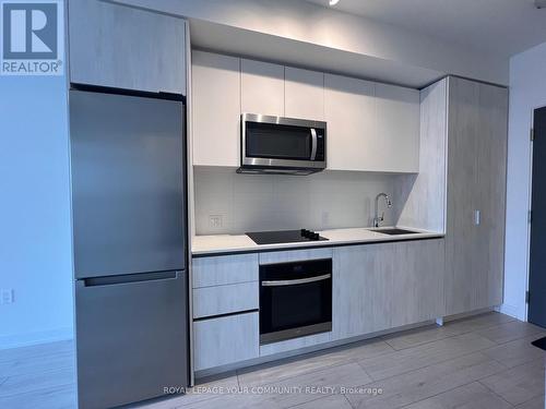 311 - 5858 Yonge Street, Toronto, ON - Indoor Photo Showing Kitchen