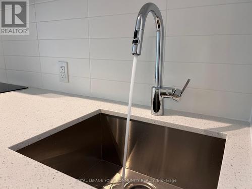311 - 5858 Yonge Street, Toronto, ON - Indoor Photo Showing Kitchen