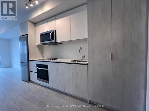 311 - 5858 Yonge Street, Toronto, ON - Indoor Photo Showing Kitchen