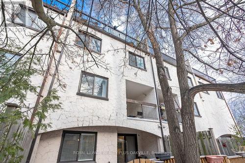 136 - 1058 Falgarwood Drive, Oakville, ON - Outdoor