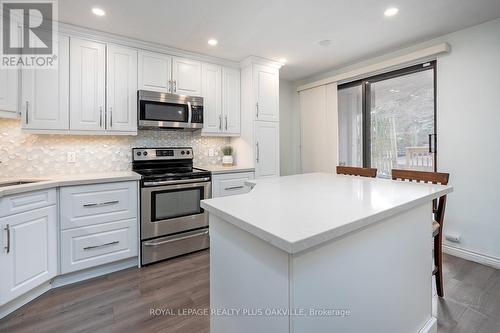 136 - 1058 Falgarwood Drive, Oakville, ON - Indoor Photo Showing Kitchen With Upgraded Kitchen
