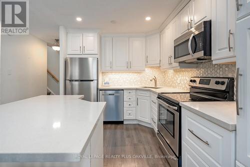 136 - 1058 Falgarwood Drive, Oakville, ON - Indoor Photo Showing Kitchen With Upgraded Kitchen