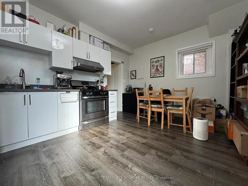 #2 - Main - 61 Chelsea Avenue, Toronto, ON - Indoor Photo Showing Kitchen