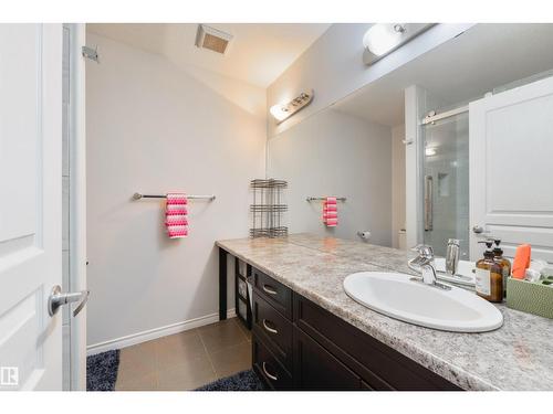 346 Secord Bv Nw, Edmonton, AB - Indoor Photo Showing Bathroom