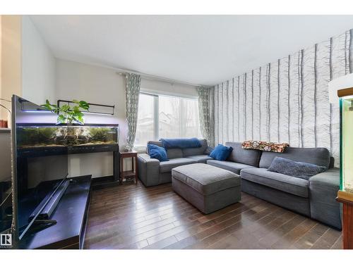 346 Secord Bv Nw, Edmonton, AB - Indoor Photo Showing Living Room