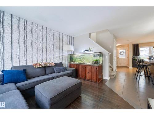 346 Secord Bv Nw, Edmonton, AB - Indoor Photo Showing Living Room