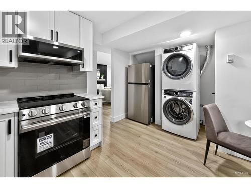 9831 Glenthorne Drive, Richmond, BC - Indoor Photo Showing Laundry Room