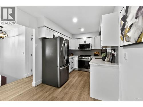9831 Glenthorne Drive, Richmond, BC - Indoor Photo Showing Kitchen