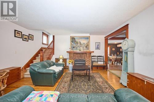 517 Crescent Road, Fort Erie (Crescent Park), ON - Indoor Photo Showing Living Room