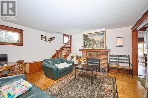 517 Crescent Road, Fort Erie (Crescent Park), ON - Indoor Photo Showing Living Room With Fireplace