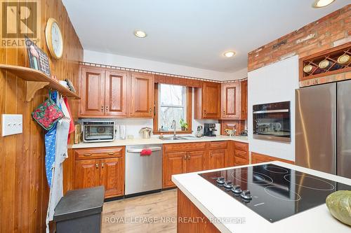 517 Crescent Road, Fort Erie (Crescent Park), ON - Indoor Photo Showing Kitchen With Double Sink