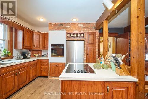 517 Crescent Road, Fort Erie (Crescent Park), ON - Indoor Photo Showing Kitchen