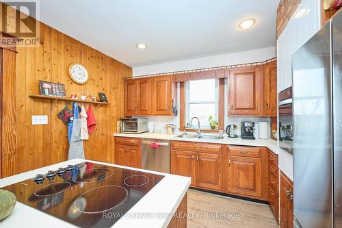 517 Crescent Road, Fort Erie (Crescent Park), ON - Indoor Photo Showing Kitchen With Double Sink