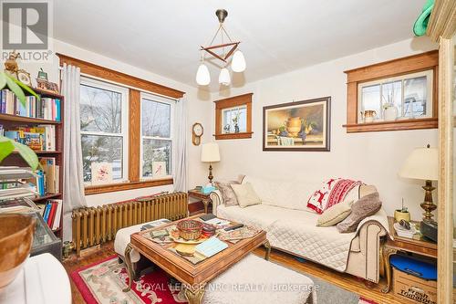 517 Crescent Road, Fort Erie (Crescent Park), ON - Indoor Photo Showing Living Room