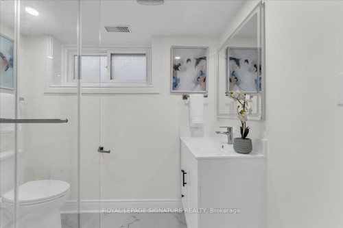 49 Ivordale Crescent, Toronto, ON - Indoor Photo Showing Bathroom